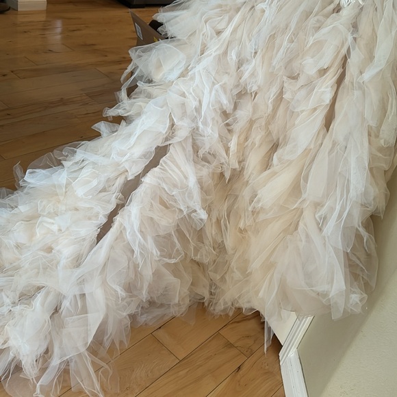 Badgley Mischka Elyse Wedding Dress - Picture 12 of 14